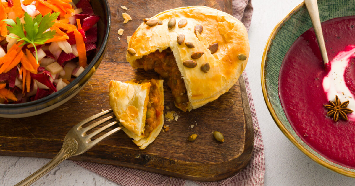 Linzen pie met bietensoep en slaatje | Recepten uit onze maaltijdboxen ...